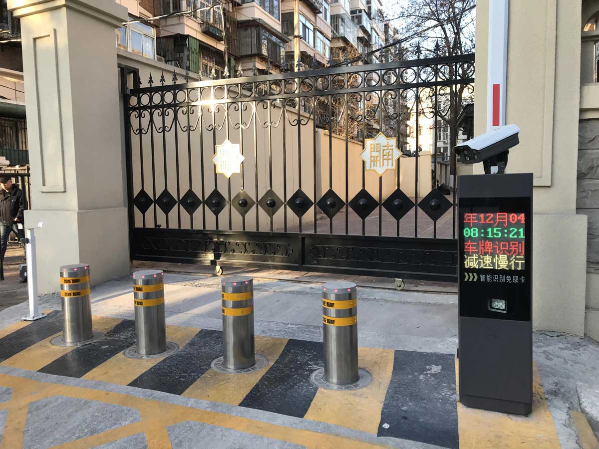 中學(xué)+升降柱+車牌識(shí)別